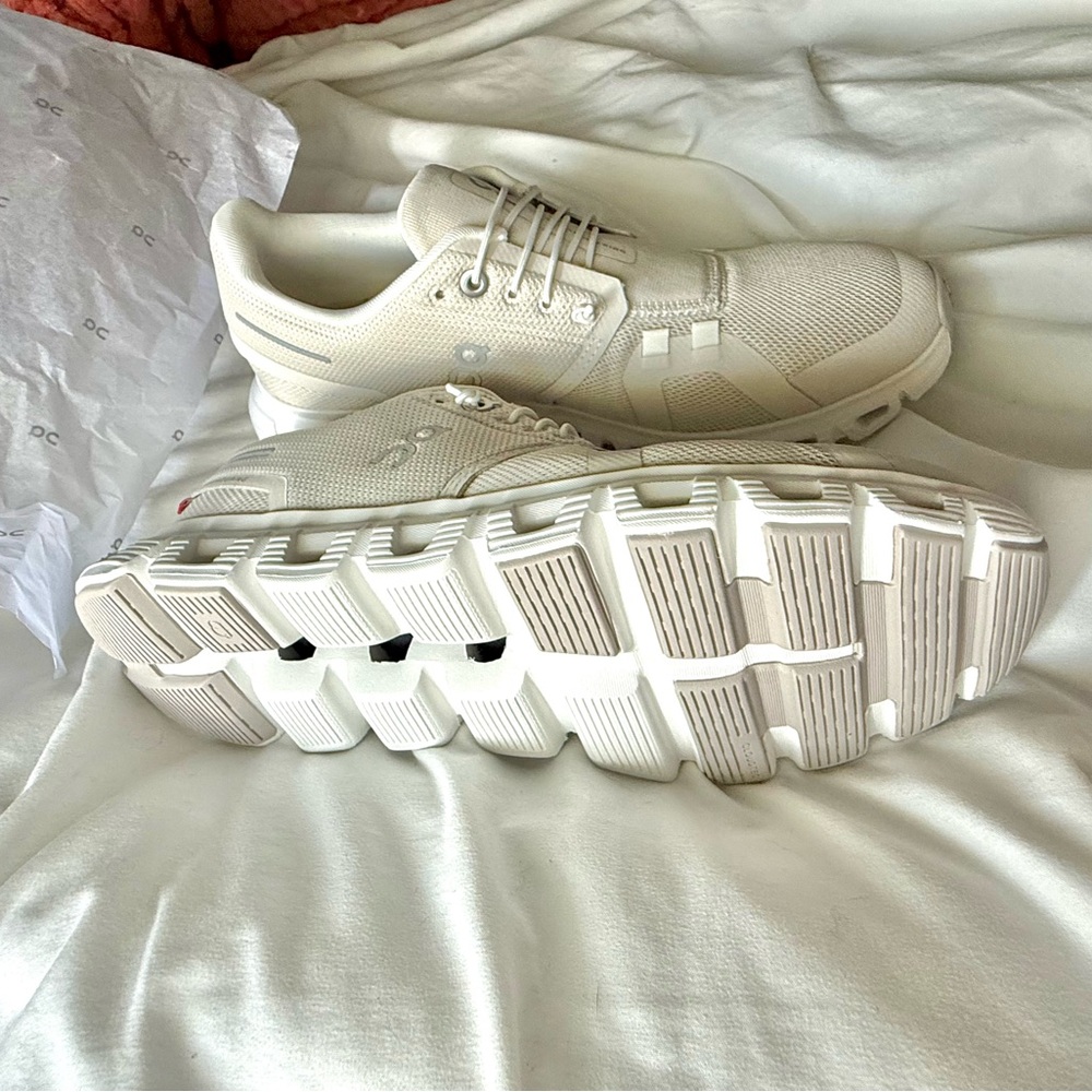 On Running shoes | On Cloud Sneakers - Cream | Cloud 6